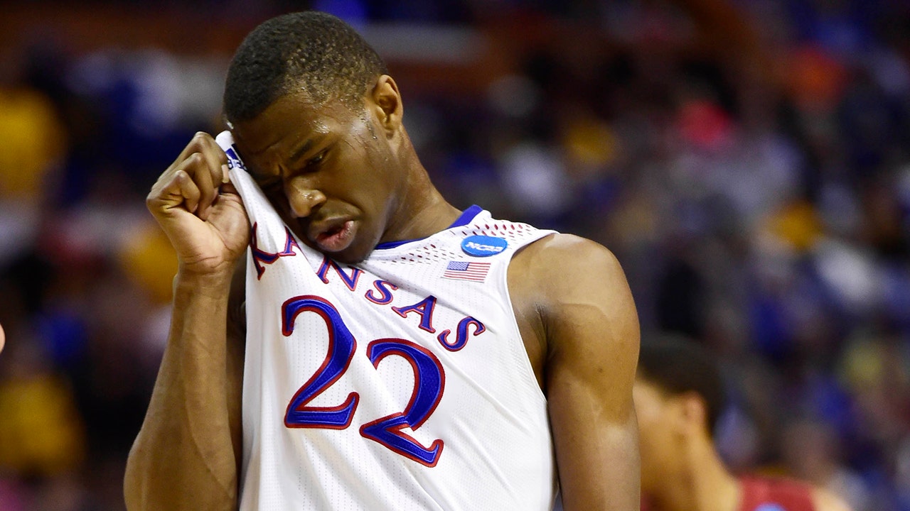 Stanford knocks off No. 2 Kansas